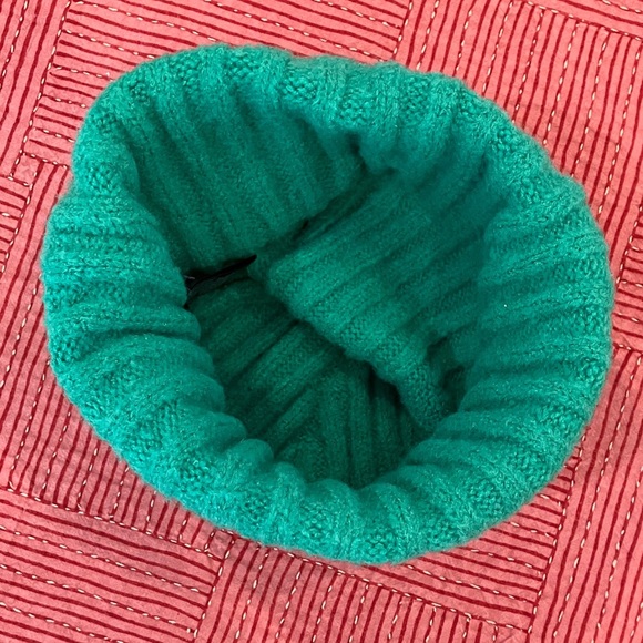 Anthropologie (Maeve) Green Knit hat - Uber soft - Picture 7 of 16
